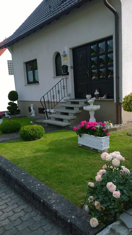Ferienwohnung Dernbecher Sarrebruck Exterior foto